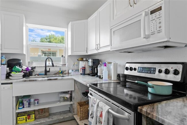 Building Photo - 487 89th Ave N