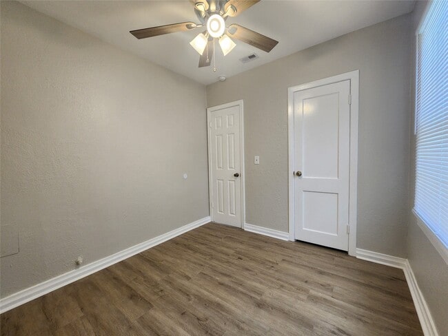 Building Photo - 138 W Marion St