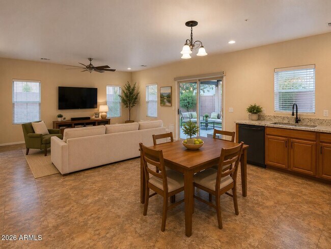 Building Photo - 8773 W Dahlia Dr