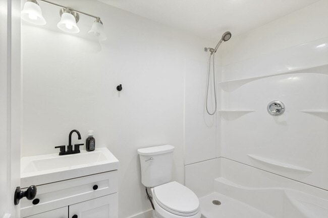 Building Photo - 4 bedroom/4 bathroom Home in Herriman!