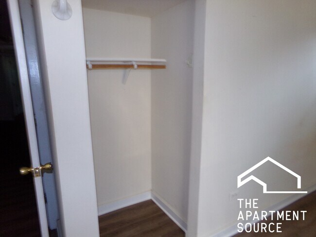 Building Photo - 6574 N Lakewood Ave