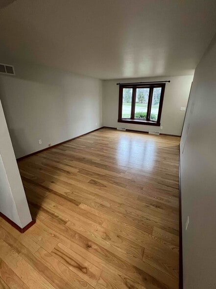 Building Photo - 1827 Sahara Ct