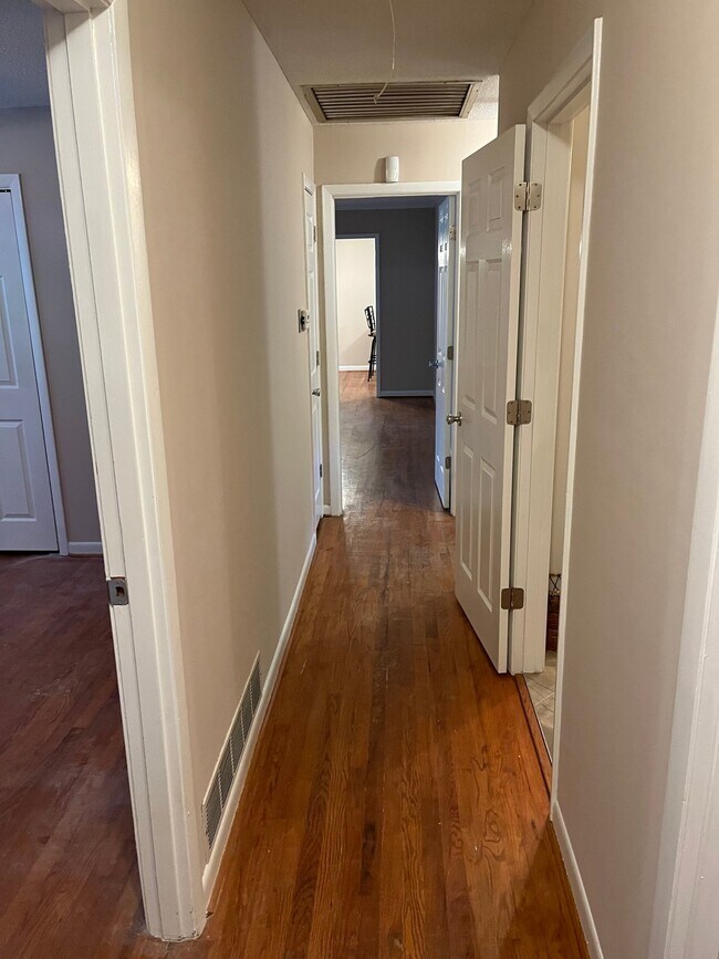Building Photo - 650 Dogwood Trail