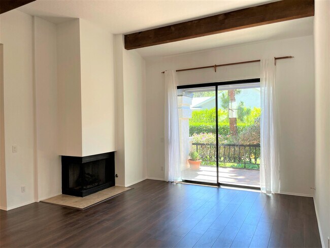 Building Photo - 1450 Palisades Dr