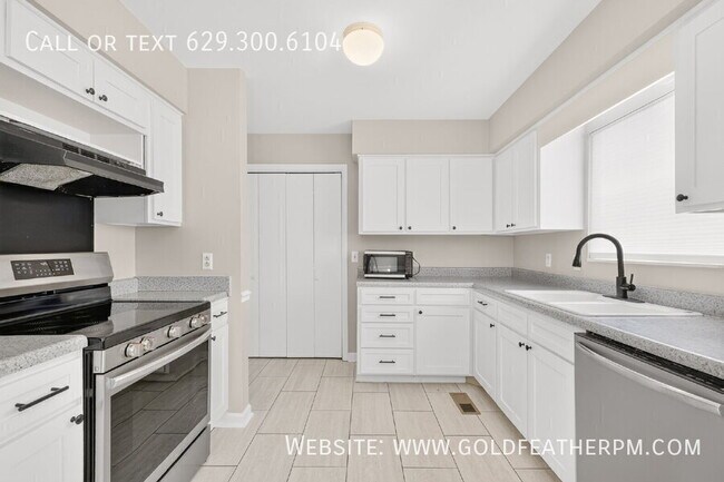 Building Photo - 2901 High Rigger Dr