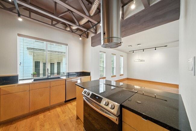 Building Photo - 1414 Rosewood St