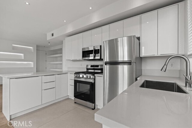 Building Photo - 8811 Burton Way