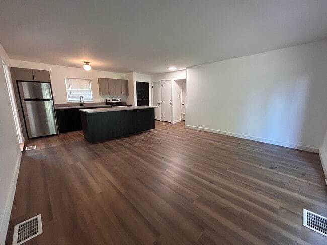 Building Photo - 3357 S Flamingo Way