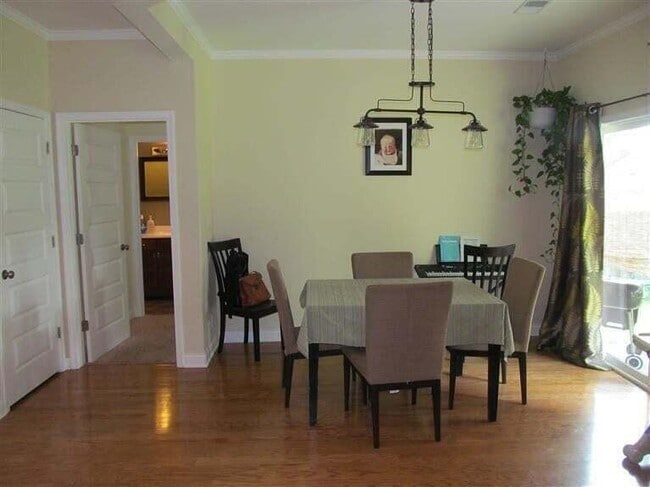 Building Photo - 382 Preston Ave