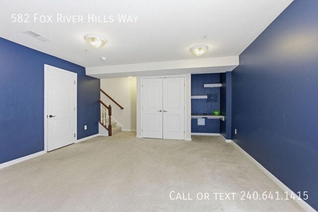 Building Photo - 582 Fox River Hills Way