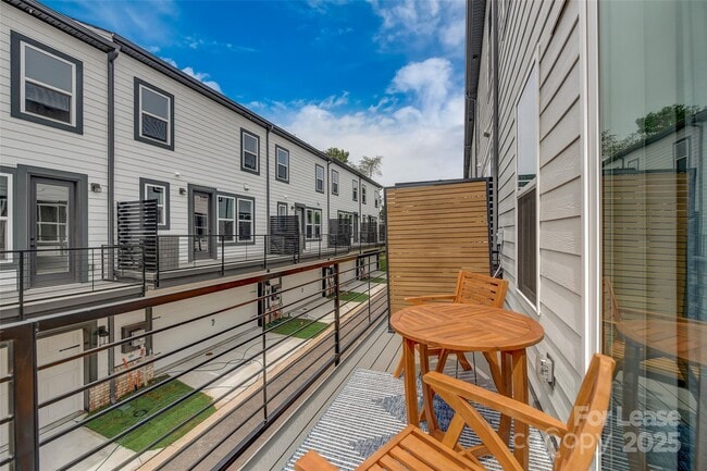 Building Photo - 411 Jetton St