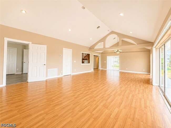 Building Photo - 3737 SW 11th Ct