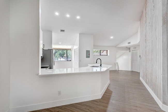 Building Photo - 205 Sea Oats Dr