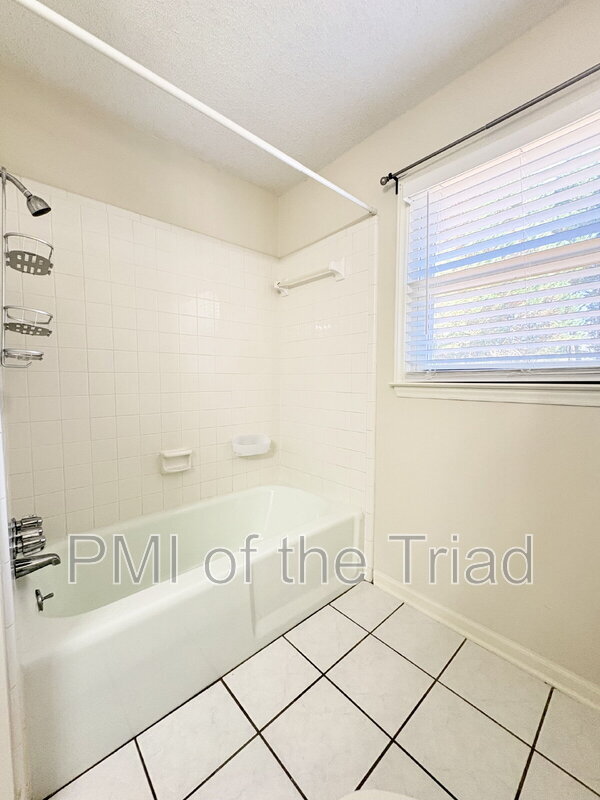 Building Photo - 1349 Amylee Trail