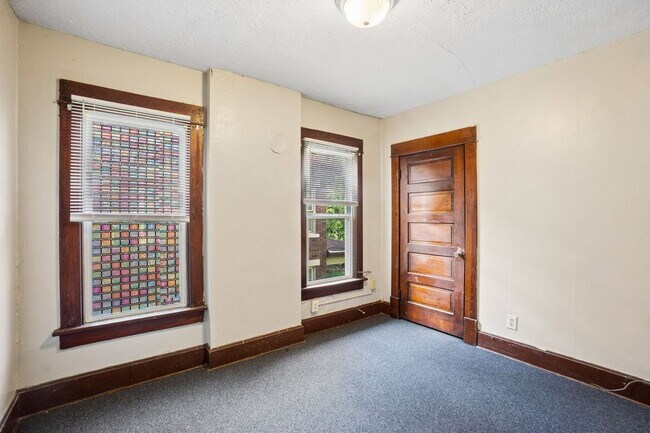 Building Photo - 293 E 14th Ave