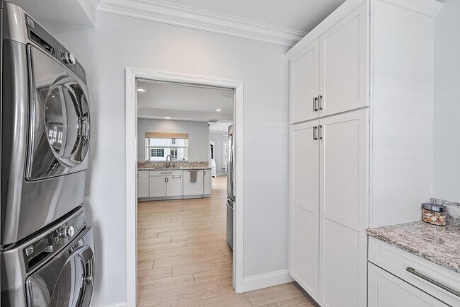Building Photo - 550 S Ocean Blvd