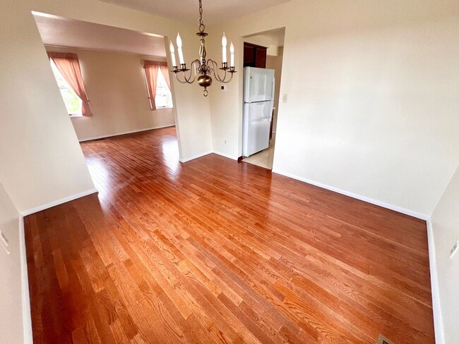 Building Photo - Beautiful Home - 3 Bedroom 2.5 Bathroom - ...