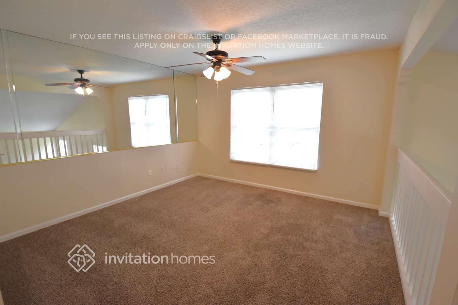 Building Photo - 3419 Santa Monica Dr