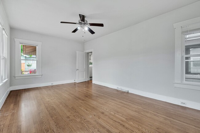 Building Photo - Charming Craftsman Style Home in Tobin Hill!