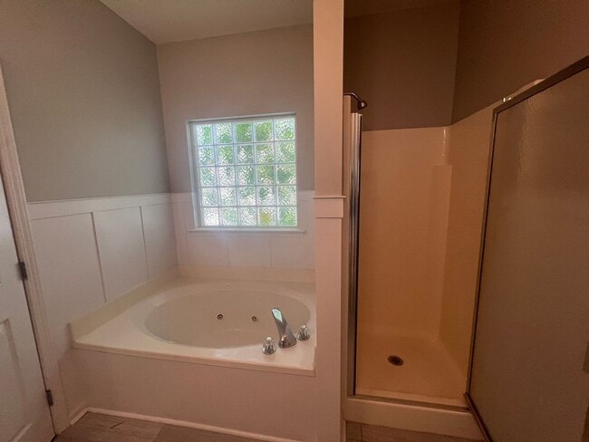 Building Photo - 3 bedroom 2 bathroom in Clear Creek Colony