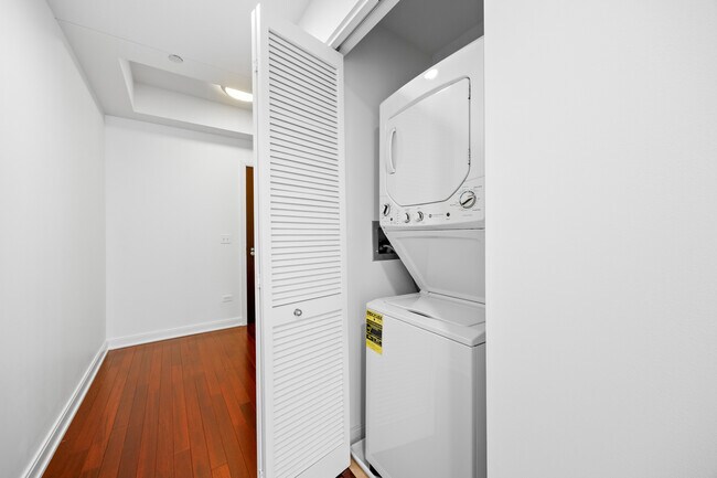 Building Photo - 60 E Monroe St