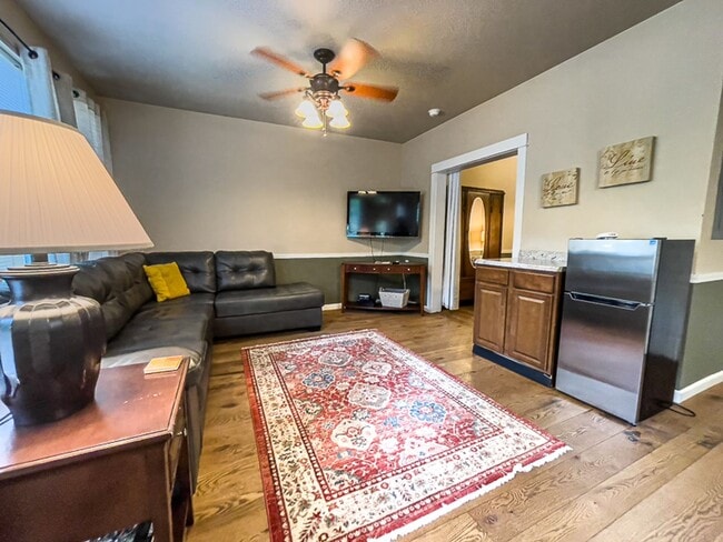 Building Photo - Jackson Creek Suite: Fully furnished charm...