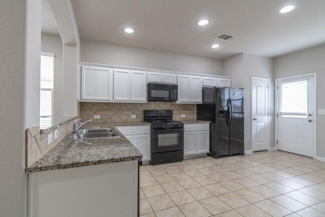Building Photo - 2880 Donnell Dr