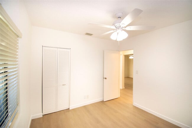 Building Photo - 2547 Roosevelt St