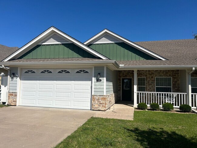 Primary Photo - Beautifully Maintained 3 Bedroom