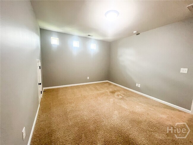 Building Photo - 70 Hazen Dr