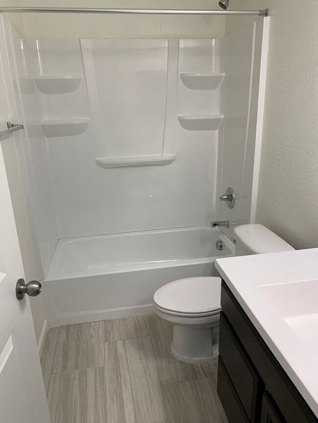 Building Photo - This stunning 4-bedroom, 2-bathroom home l...