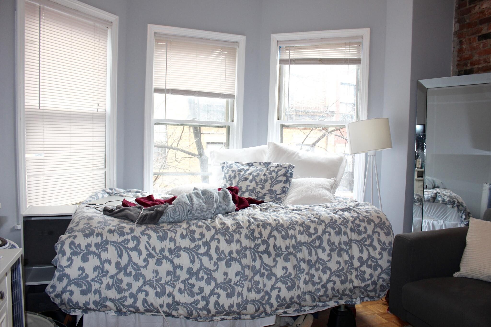 Building Photo - 40 Anderson St