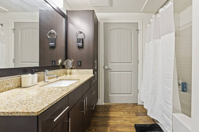 Building Photo - 5445 Town and Country Blvd