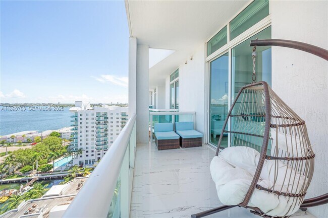 Building Photo - 7900 Harbor Island Dr