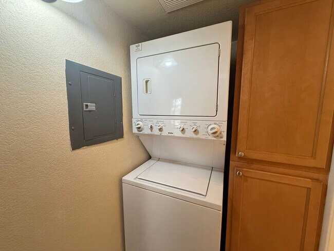 Building Photo - Beautiful 2B/2BA Condo in La Mesa Availabl...