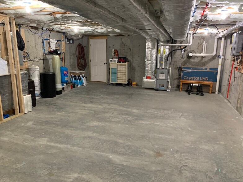 Building Photo - 17 1st St