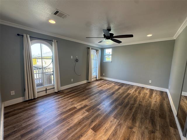 Building Photo - 5016 I-35