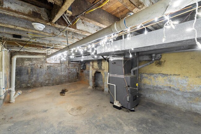 Building Photo - 418 N Collington Ave