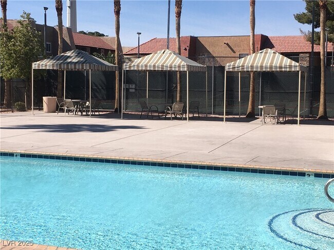 Building Photo - 5161 River Glen Dr