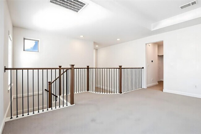 Building Photo - 228 Gary Wayne Dr