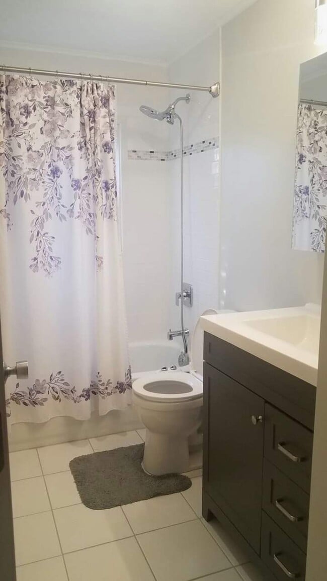 Building Photo - 3 Orchard Ln