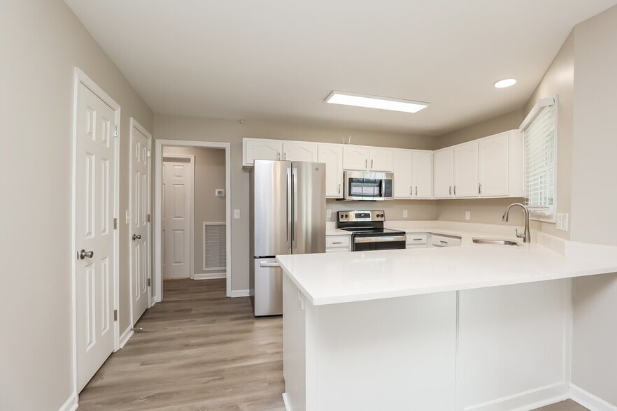 Building Photo - 2017 Skyline Dr