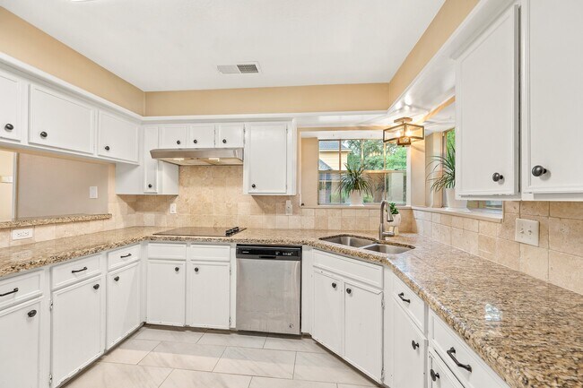 Building Photo - 18107 Shadow Valley Dr