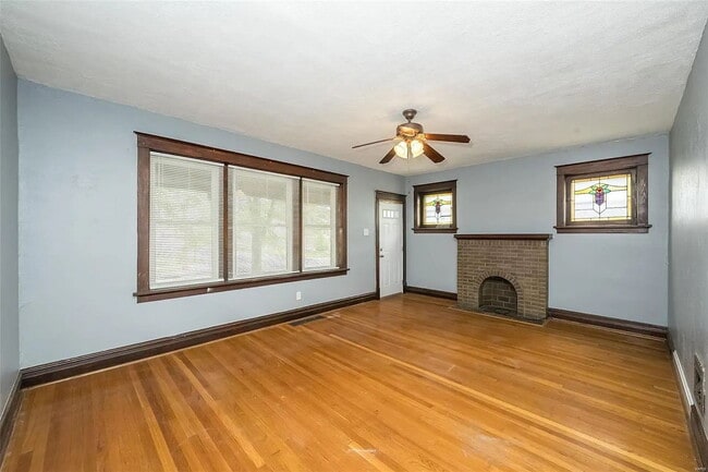 Building Photo - "Charming 2-Bed Duplex Retreat on Pennsylvania Ave – Spacious 1170 Sq Ft in Vibrant St. Louis!"