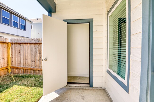 Building Photo - 3022 La Latina Dr