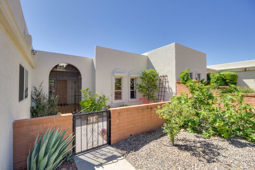 Building Photo - 815 Placita Topa