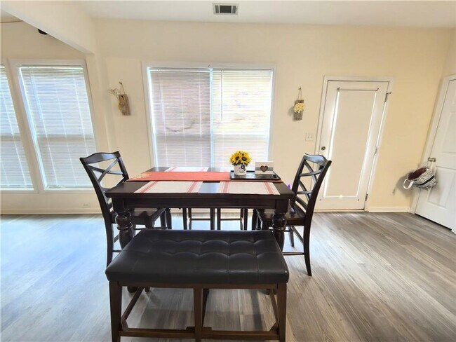 Building Photo - 3362 Briaroak Dr