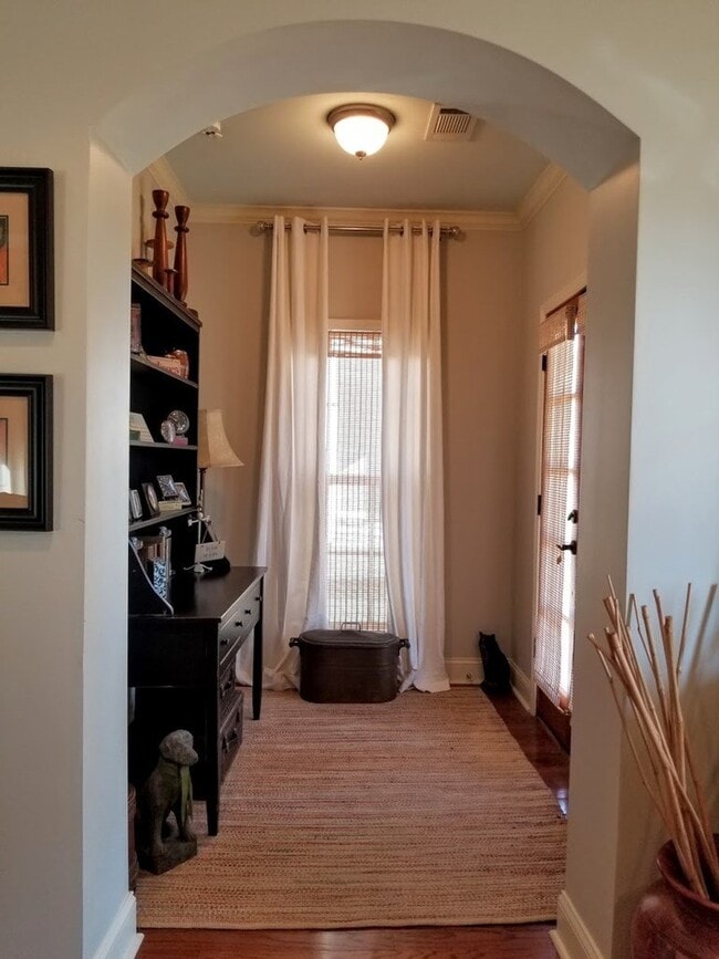 Building Photo - 213 Cherrybark St