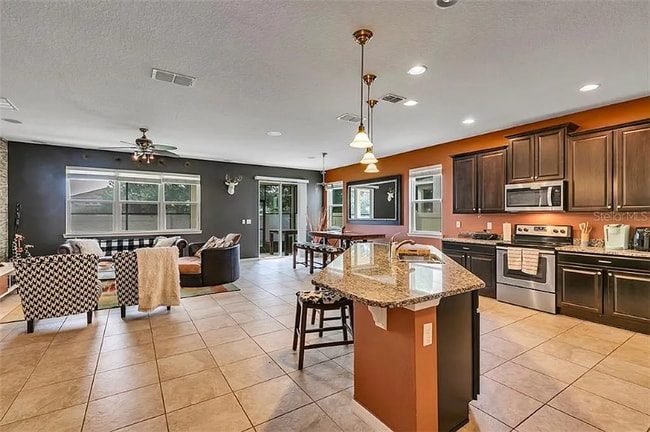Building Photo - 11860 Thatcher Ave