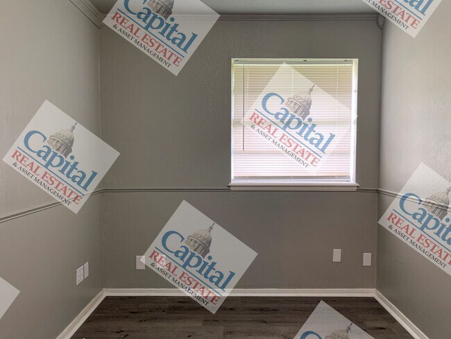 Building Photo - Cute Home Available!